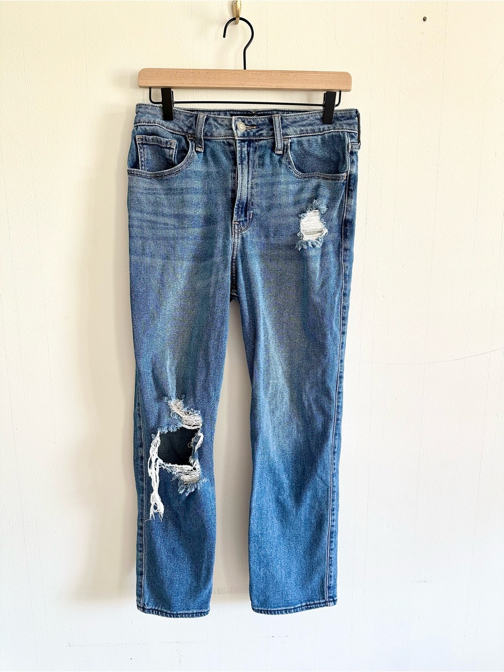 Hollister Ultra High-Rise Vintage Straight Jeans Distressed Medium Wash Size 7R